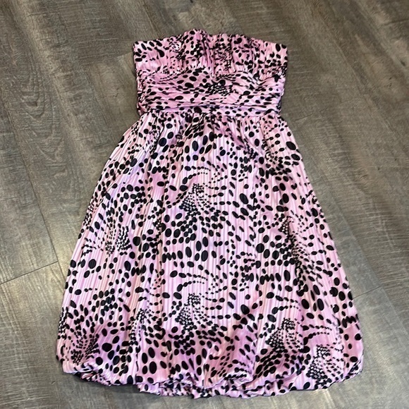 Rubber Ducky Productions, Inc. Dresses & Skirts - Rubber Ducky productions Inc Pink and black Bubble strapless dress